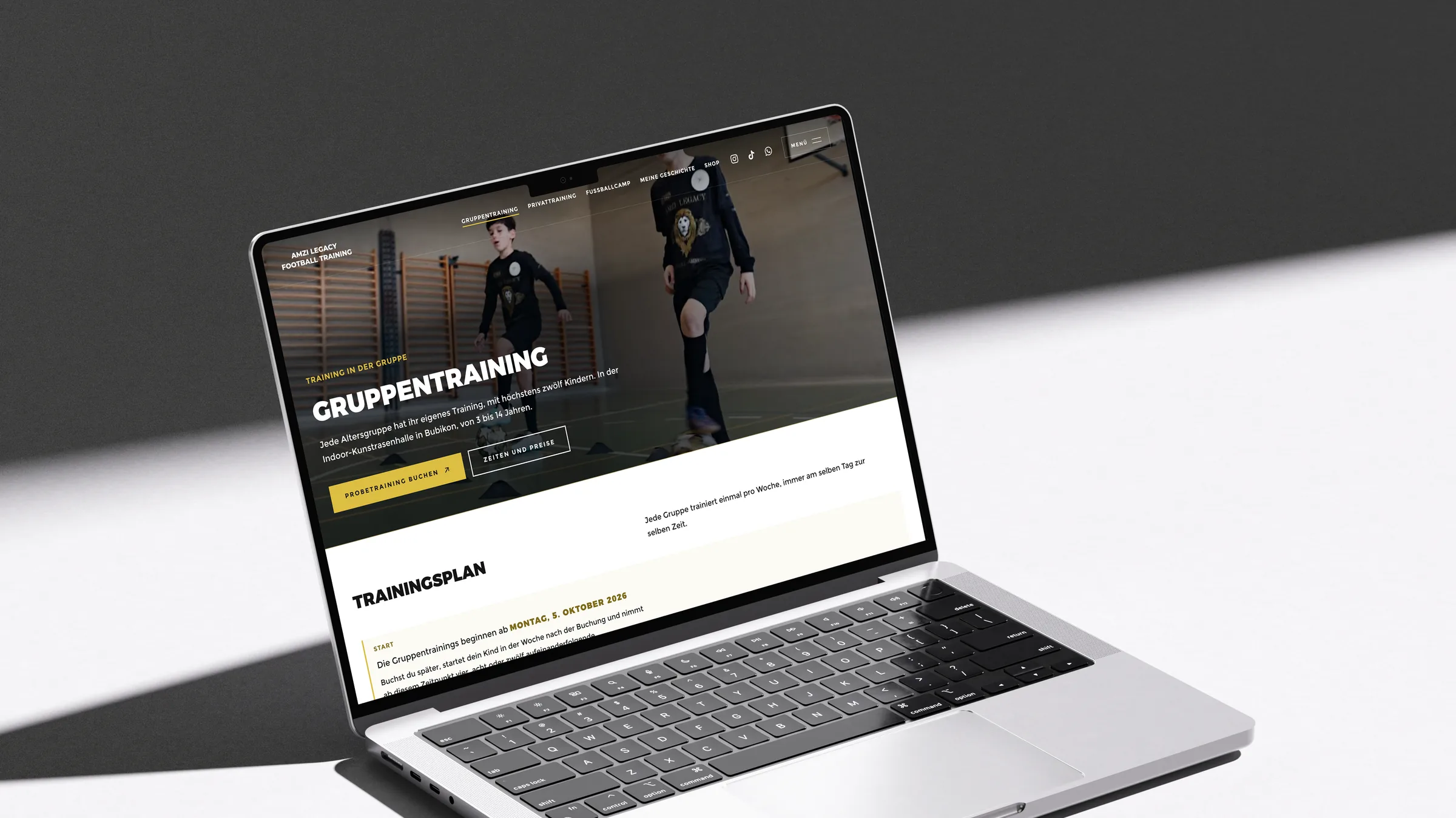 Amzi Legacy Football Training, Website auf dem Laptop